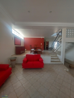 CASA NO BAIRRO MUARAMA
