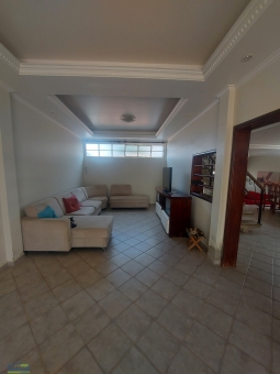 CASA NO BAIRRO MUARAMA