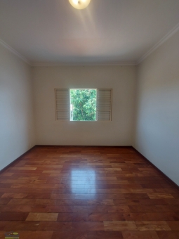 CASA NO BAIRRO MUARAMA