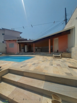 CASA NO BAIRRO MUARAMA
