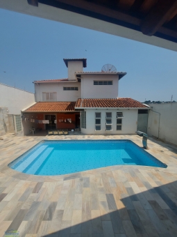 CASA NO BAIRRO MUARAMA