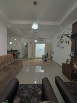 CASA NO BAIRRO PARQUE DAS AROEIRAS