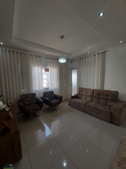 CASA NO BAIRRO PARQUE DAS AROEIRAS