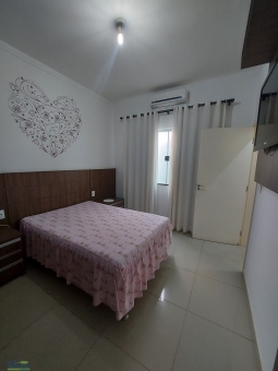 CASA NO BAIRRO PARQUE DAS AROEIRAS