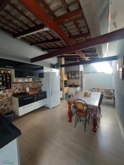 CASA NO BAIRRO PARQUE DAS AROEIRAS