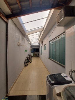 CASA NO BAIRRO PARQUE DAS AROEIRAS