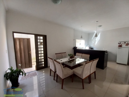 CASA NO JARDIM IT&Aacute;LIA