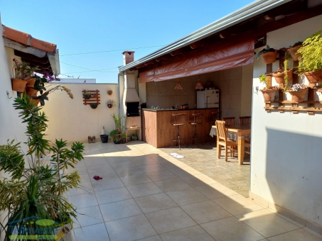 CASA NO JARDIM IT&Aacute;LIA