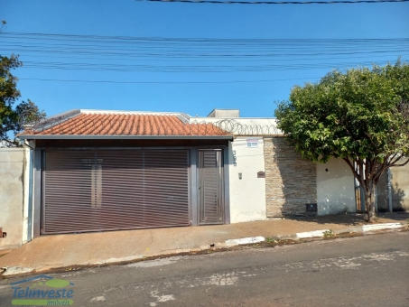 CASA NO JARDIM IT&Aacute;LIA