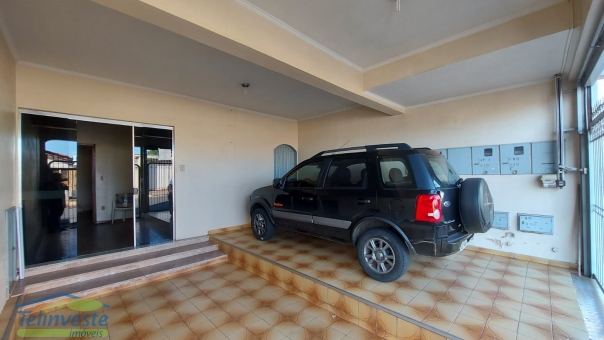 PREDIO COMERCIAL E RESIDENCIAL NO CENTRO
