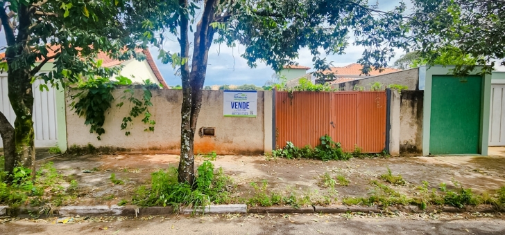 Lote - Bairro Candeias