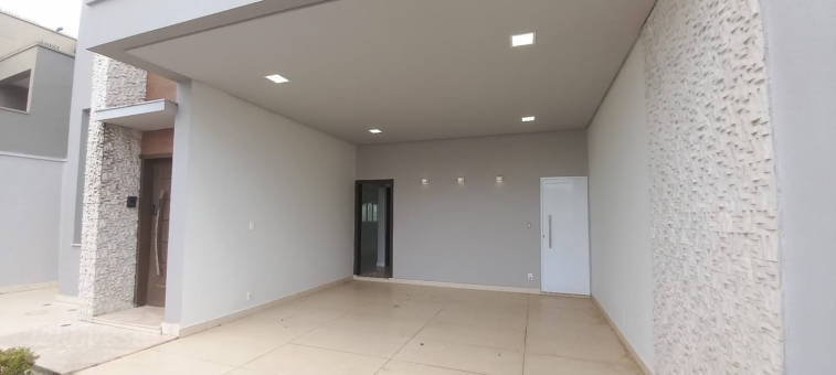 CASA NO CONDOM&Iacute;NIO MONTE BELO