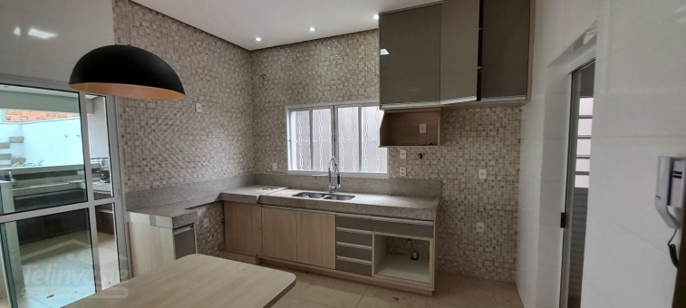 CASA NO CONDOM&Iacute;NIO MONTE BELO