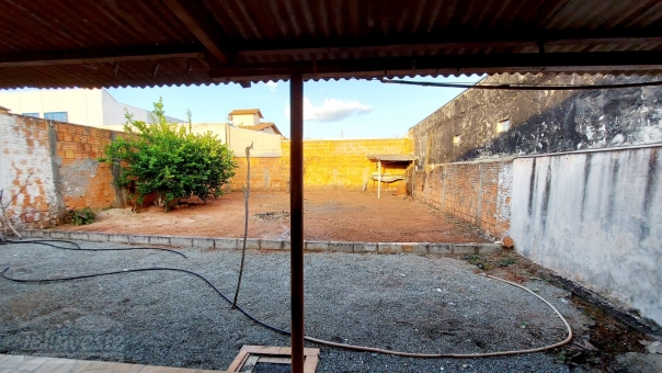 CASA NO BAIRRO VILA ROMANA 