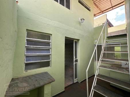 CASA A VENDA NO BAIRRO CANDEIAS 