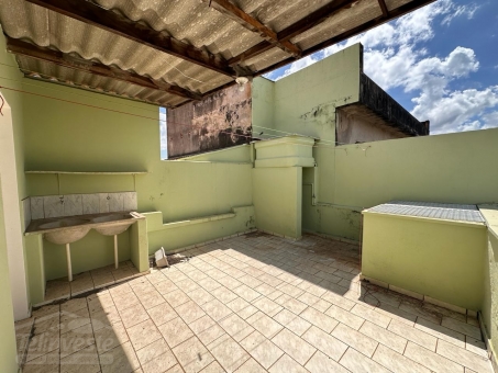 CASA A VENDA NO BAIRRO CANDEIAS 