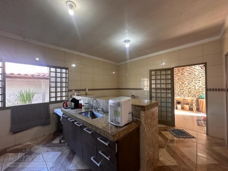 CASA A VENDA NO BAIRRO SANTA LUZIA 
