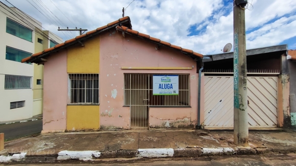 CASA NO BAIRRO CARMELO