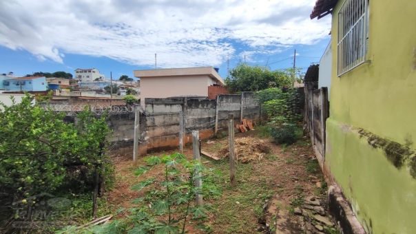 CASA NO BAIRRO CARMELO