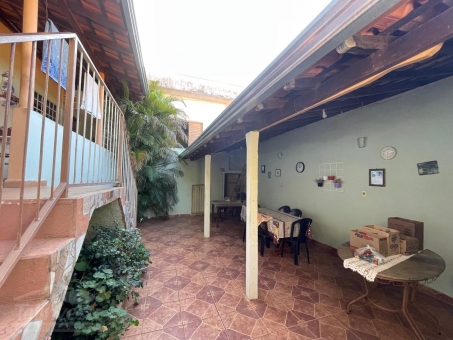 CASA NO COL&Eacute;GIO DE PASSOS