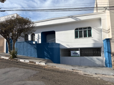 CASA NO CENTRO DE PASSOS
