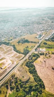 &Aacute;rea comercial/industrial com frente para MG-050