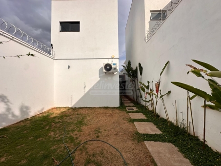 EXCELENTE SOBRADO A VENDA NO BAIRRO JARDIM CIDADE 