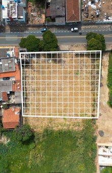 Lote comercial com 42m de frente para Av Buenos Aires