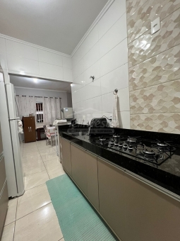 CASA NO JARDIM PINHEIROS