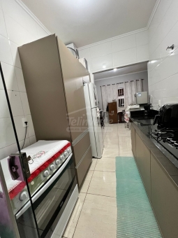 CASA NO JARDIM PINHEIROS