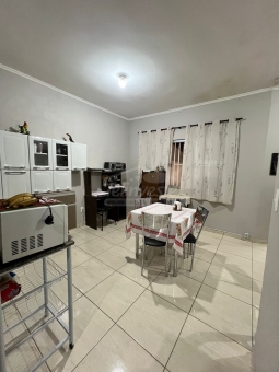 CASA NO JARDIM PINHEIROS