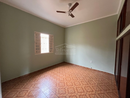 CASA A VENDA NO BAIRRO CARMELO