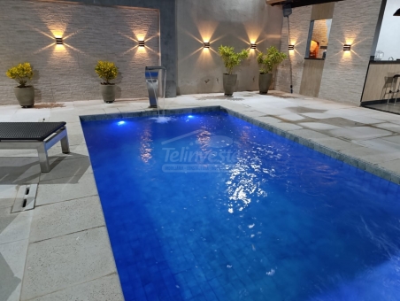 CASA NO CENTRO COM  PONTO COMERCIAL