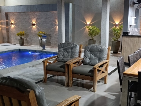 CASA NO CENTRO COM  PONTO COMERCIAL