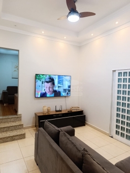 CASA NO CENTRO COM  PONTO COMERCIAL