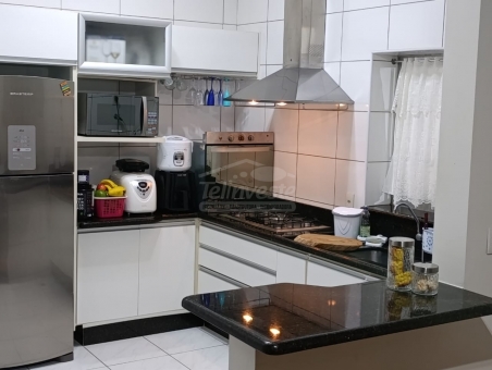 CASA NO CENTRO COM  PONTO COMERCIAL