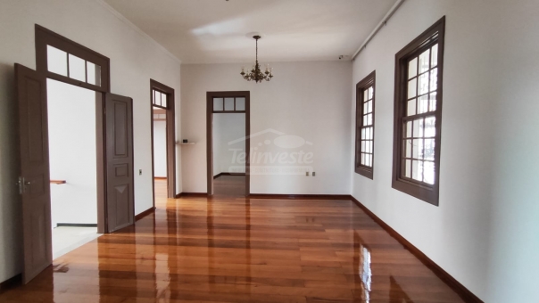 Excelente Casa Comercial - Centro