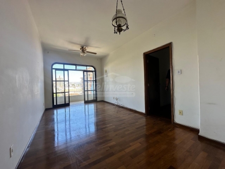 EXCELENTE APARTAMENTO A VENDA EM FRENTE A PRA&Ccedil;A 