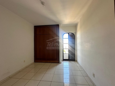 EXCELENTE APARTAMENTO A VENDA EM FRENTE A PRA&Ccedil;A 