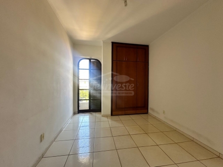 EXCELENTE APARTAMENTO A VENDA EM FRENTE A PRA&Ccedil;A 