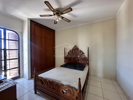 EXCELENTE APARTAMENTO A VENDA EM FRENTE A PRA&Ccedil;A 