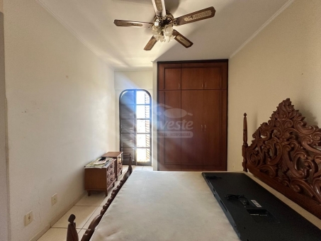 EXCELENTE APARTAMENTO A VENDA EM FRENTE A PRA&Ccedil;A 