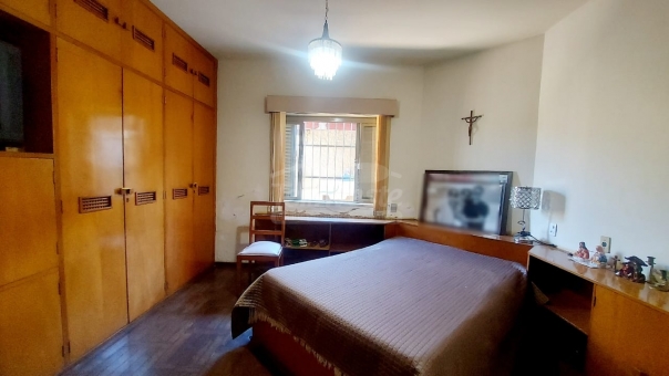 CASA NO CENTRO DE PASSOS/PROXIMO AO CPN 