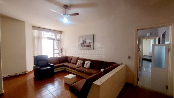 CASA NO CENTRO DE PASSOS/PROXIMO AO CPN 