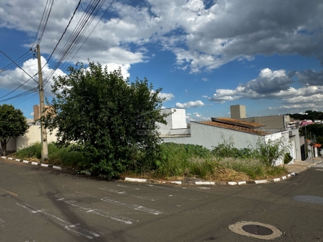 Lote no Parque das Aroeiras de esquina 