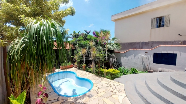 CASA NO BAIRRO VILA RICA 