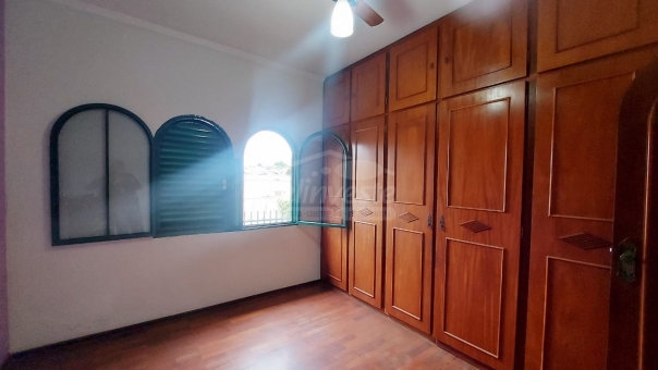 CASA NO BAIRRO MUARAMA