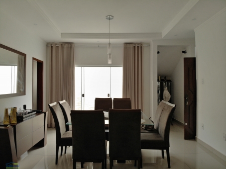 CASA NO BAIRRO CANDEIAS (PR&Oacute;XIMO AO CPN)