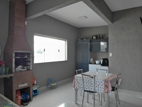 CASA NO BAIRRO CANDEIAS (PR&Oacute;XIMO AO CPN)