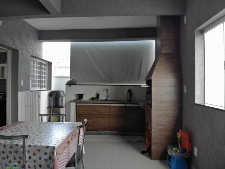 CASA NO BAIRRO CANDEIAS (PR&Oacute;XIMO AO CPN)